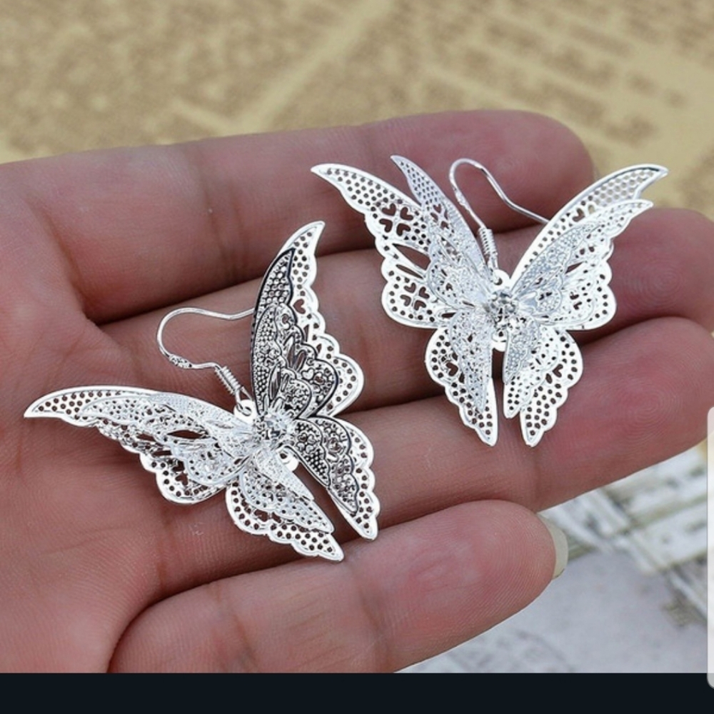 🦋🦋Gorgeous 3D Buttlerfly Dangle Earrings 🦋🦋 - Picture 3 of 10